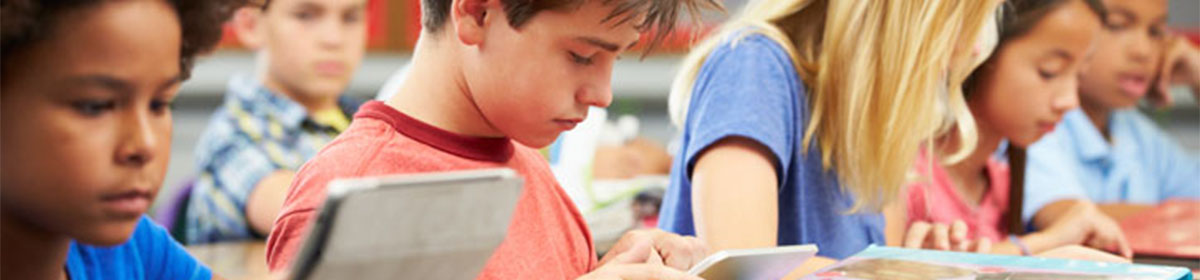 Students using tablets 