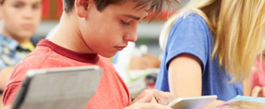Students using tablets 